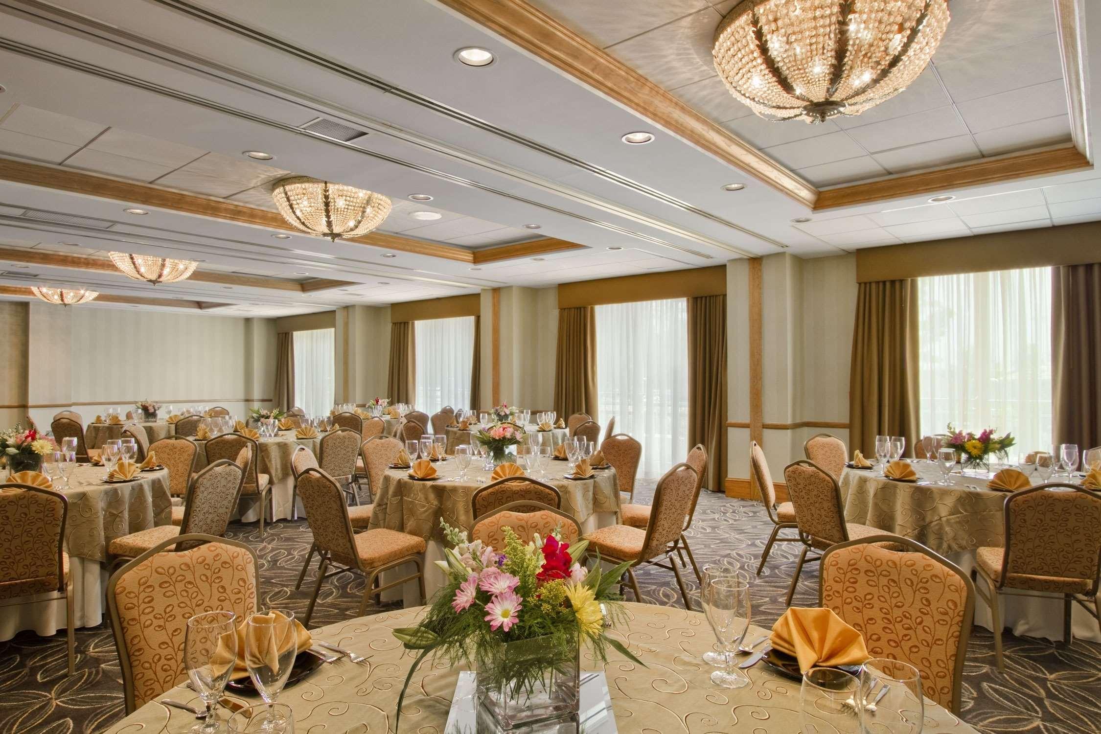 Embassy Suites By Hilton Lexington Green Restaurant photo