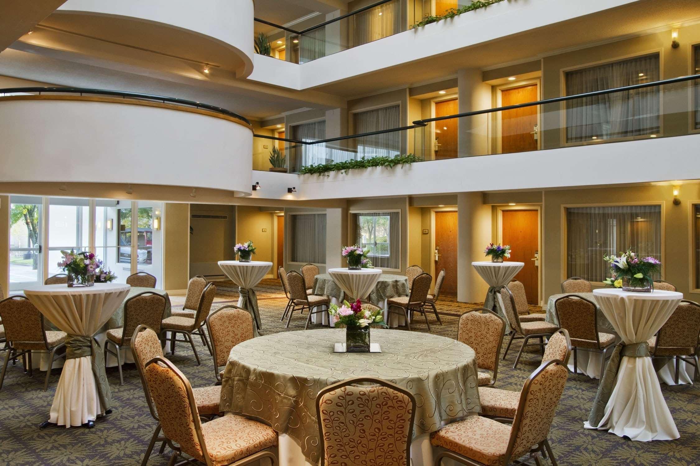 Embassy Suites By Hilton Lexington Green Restaurant photo